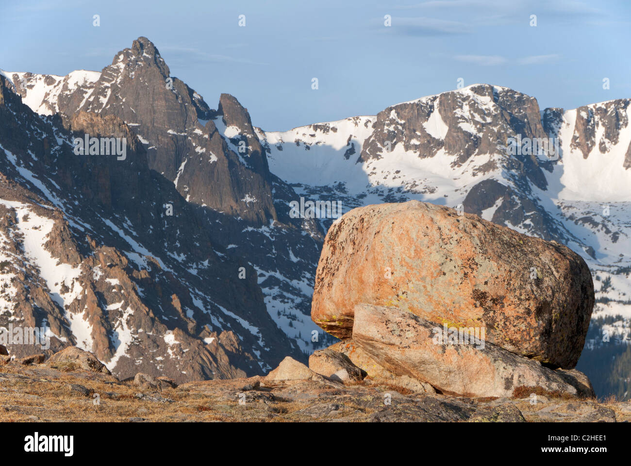 Colorado, Rocky Mountain National Park, Trail Ridge Road, stagione primaverile, Foresta Canyon Overlook Foto Stock