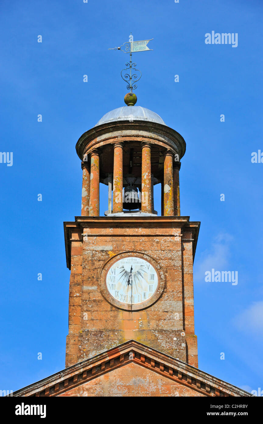 Ad ovest la torre e la cupola.Chiesa di Sant'Andrea. Kirkandrews-su-Esk , Cumbria, England, Regno Unito, Europa. Foto Stock