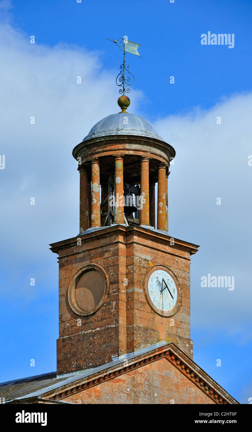 Ad ovest la torre e la cupola.Chiesa di Sant'Andrea. Kirkandrews-su-Esk , Cumbria, England, Regno Unito, Europa. Foto Stock