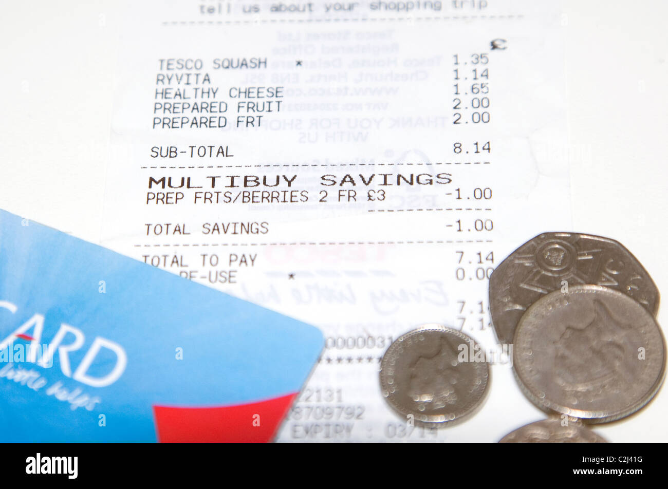 Multi-buy risparmio sulla spesa supermercato ricevimento, Londra Foto Stock
