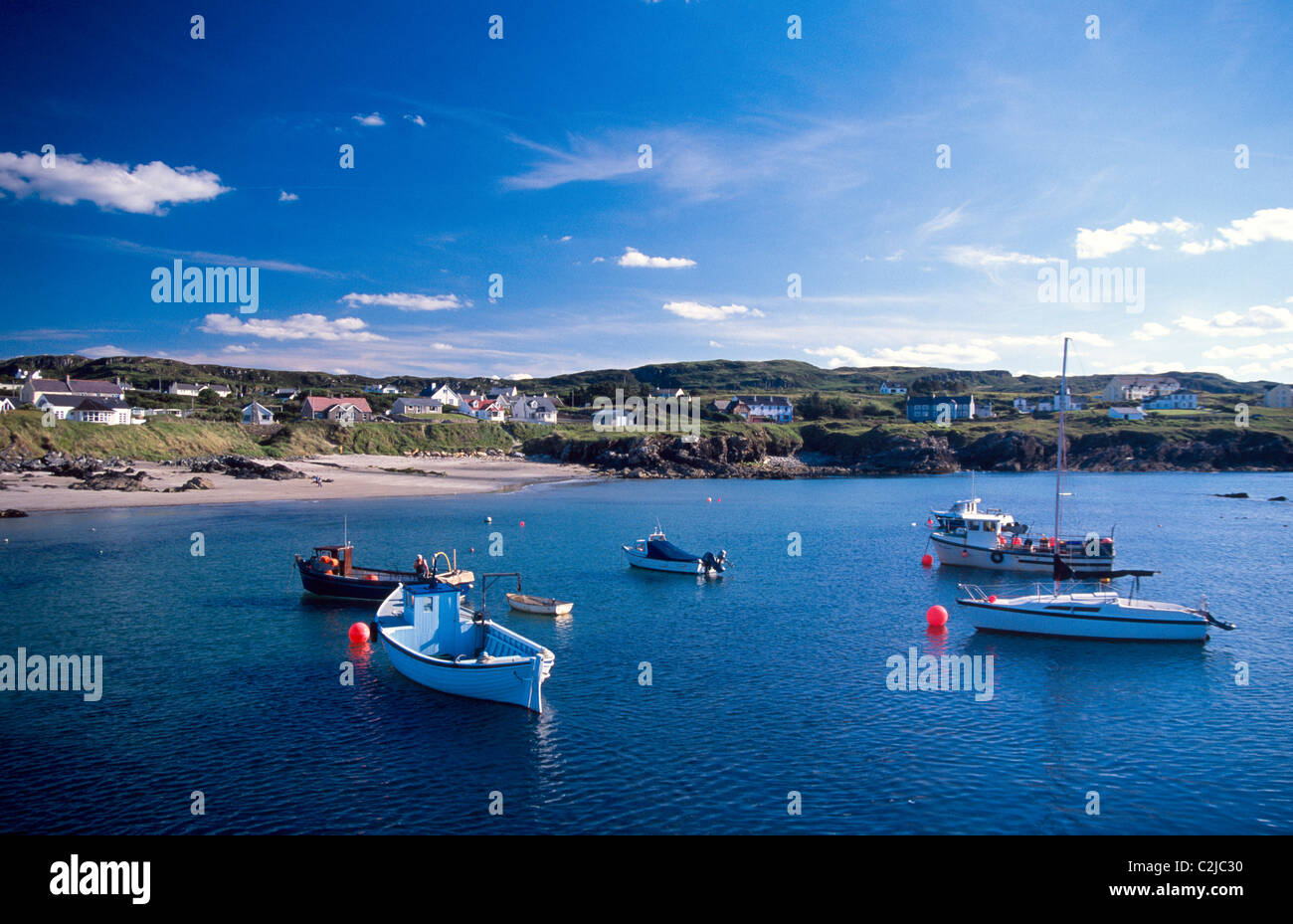 Estate di barche da pesca ormeggiate a Portnablagh, Co Donegal, Irlanda. Foto Stock