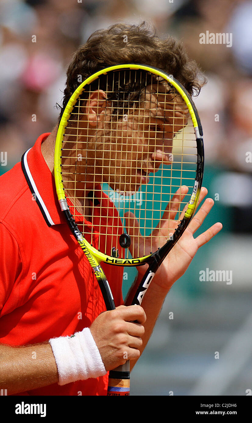 Richard Gasquet (FRA) nella sua partita contro Rafael Nadal (ESP) durante il terzo round di ATP Masters Series Tennis al Mon Foto Stock