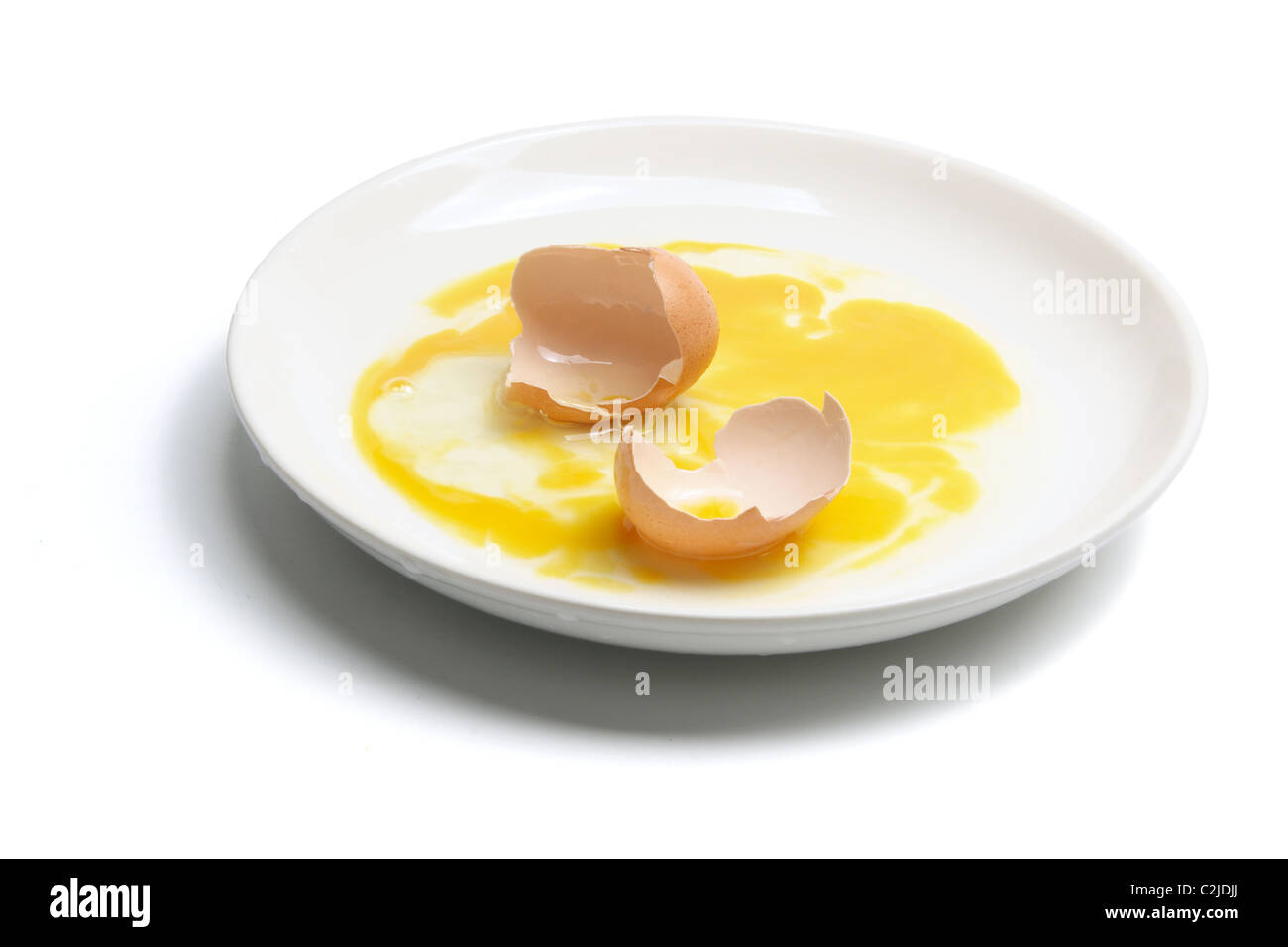 Uovo rotto sulla piastra Foto Stock