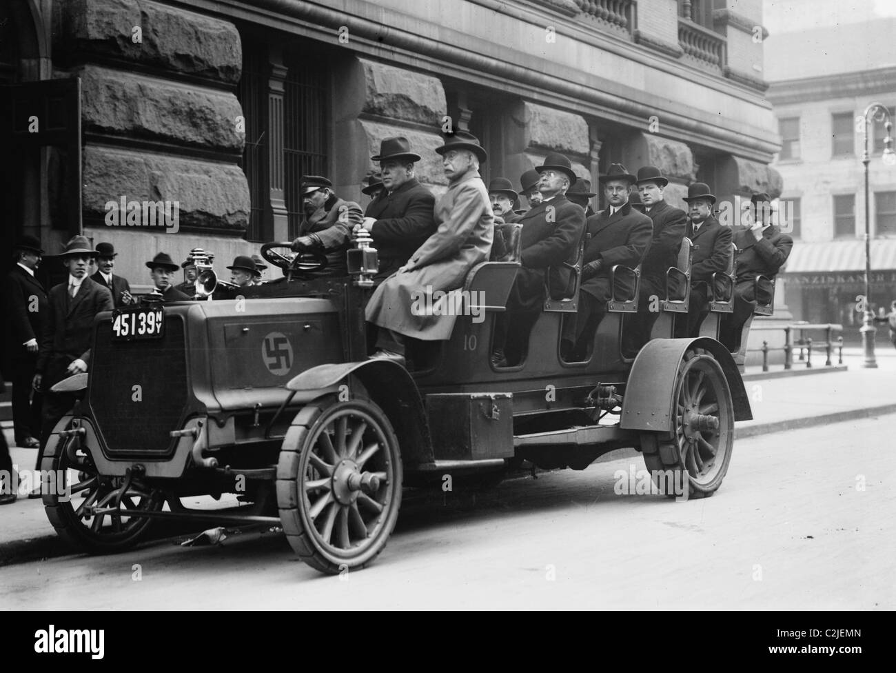 Giuria convogliato a pranzo in un omicidio Trial Foto Stock
