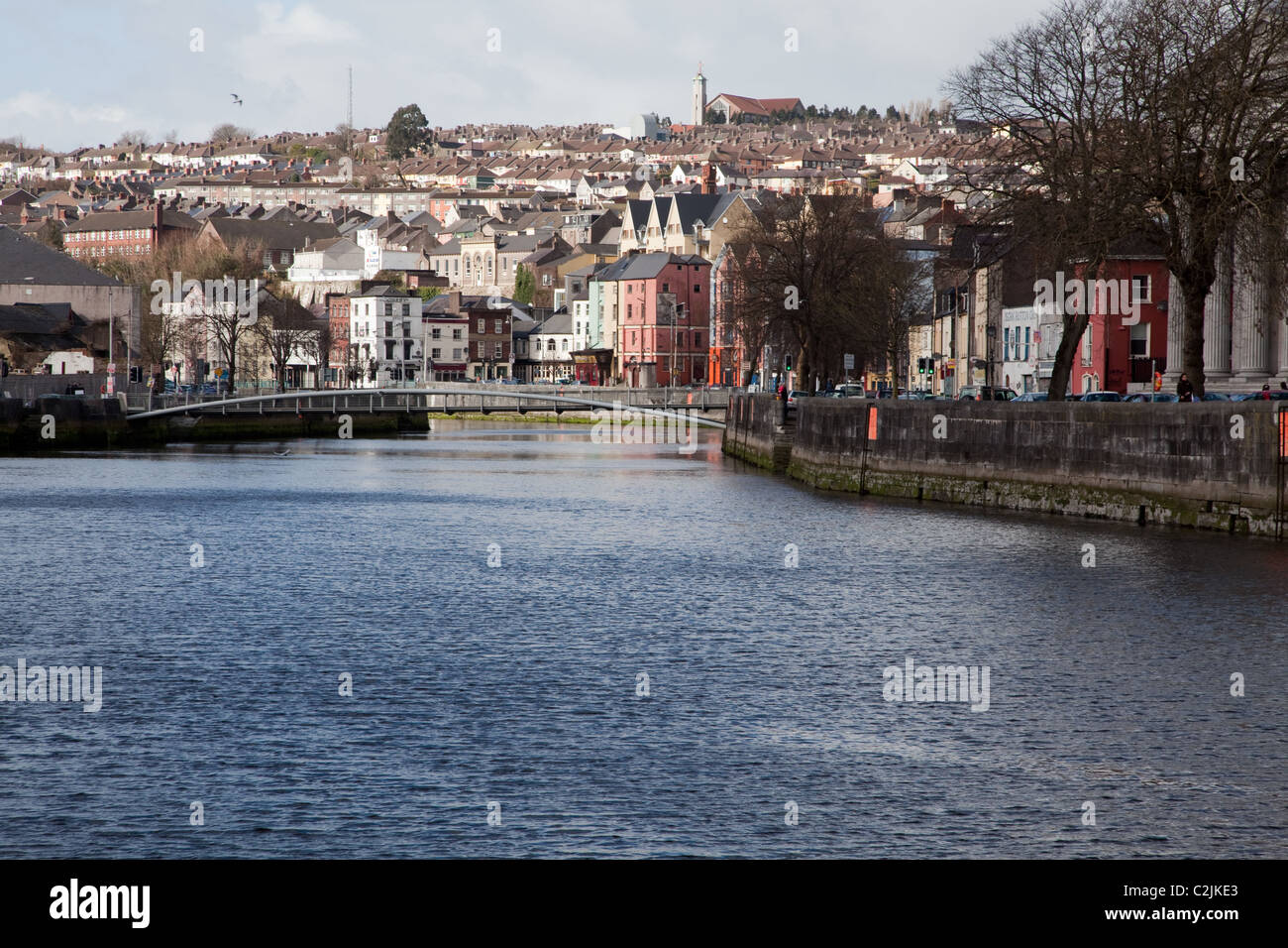 Città di Cork in Irlanda con il fiume in primo piano Foto Stock