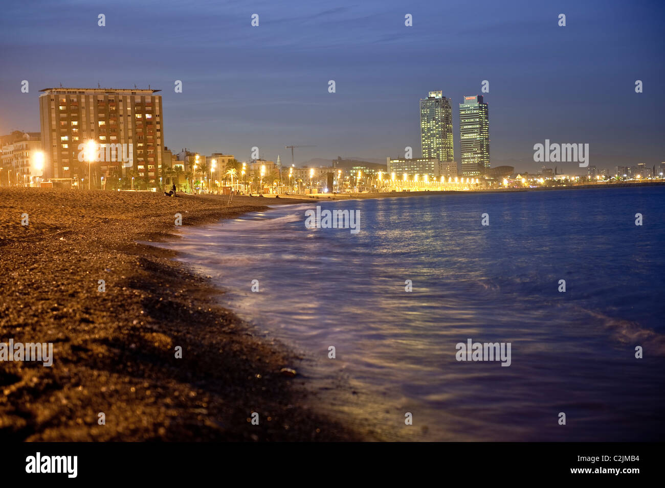 Vista di Barcellona la costa di notte, Spagna Foto Stock