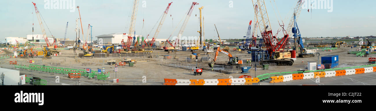 Vista panoramica del sito in costruzione presso l'aeroporto di Heathrow di Londra, Inghilterra, Regno Unito Foto Stock