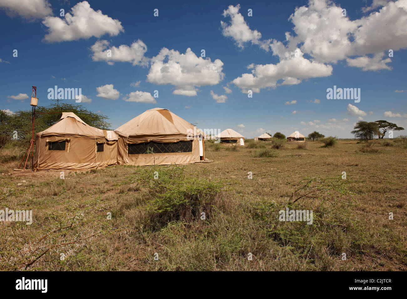 Tende in stile di yurt da Nduara Loliondo tendeva Safari Camp, Serengeti, Tanzania Africa Foto Stock