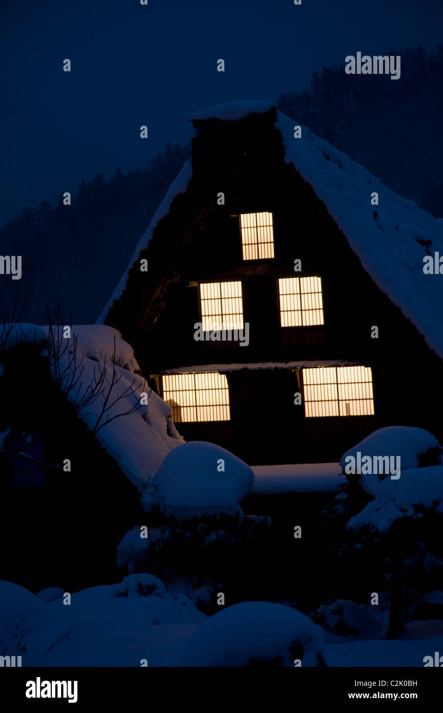 Snowscape di Shirakawa-go di notte, Shirakawa, Ono, Gifu, Giappone Foto Stock