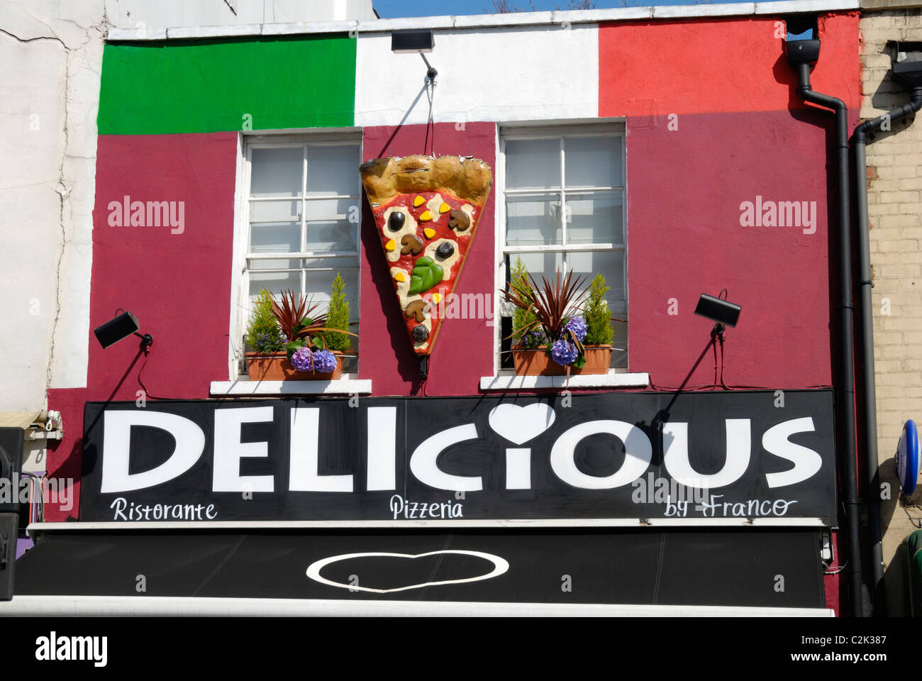 'Delicious' firmare al di fuori di un ristorante pizzeria Foto Stock