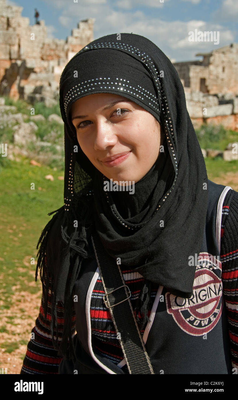 Siria Syrian Medio Oriente giovane donna musulmana ragazza adolescente teen Foto Stock