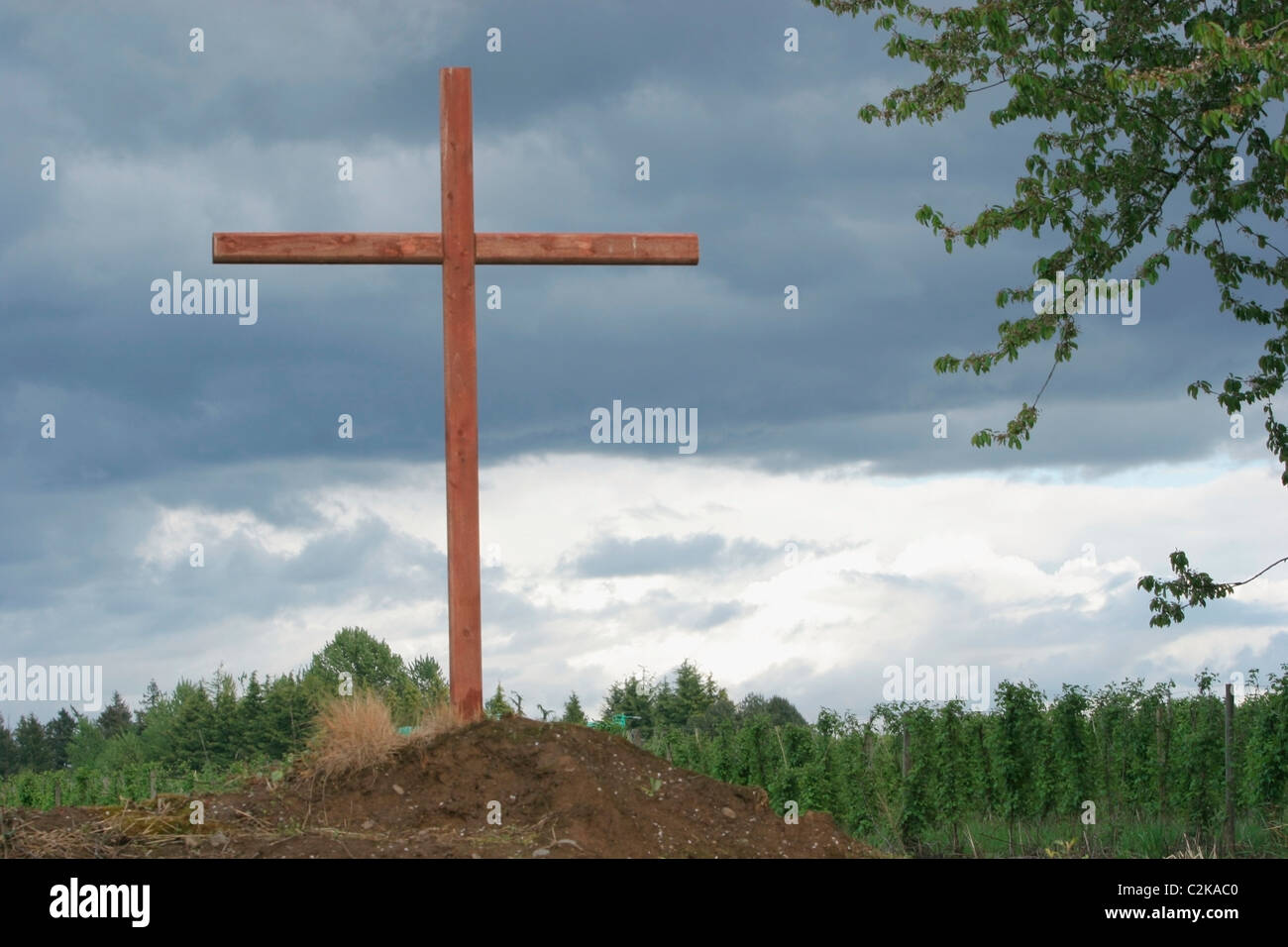 Una croce su una collina Foto Stock