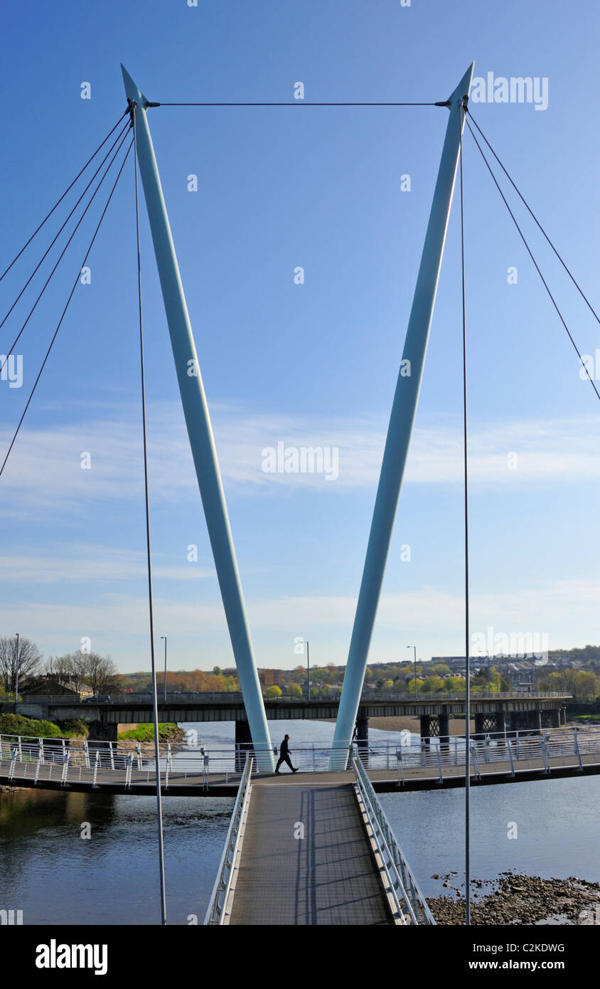 Il Millennium Bridge e il fiume Lune. Lancaster, Lancashire, Inghilterra, Regno Unito, Europa. Foto Stock