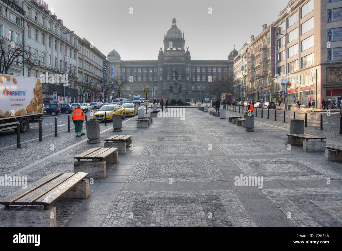 Praga san Vaclav square con la statua e museo nazionale Foto Stock