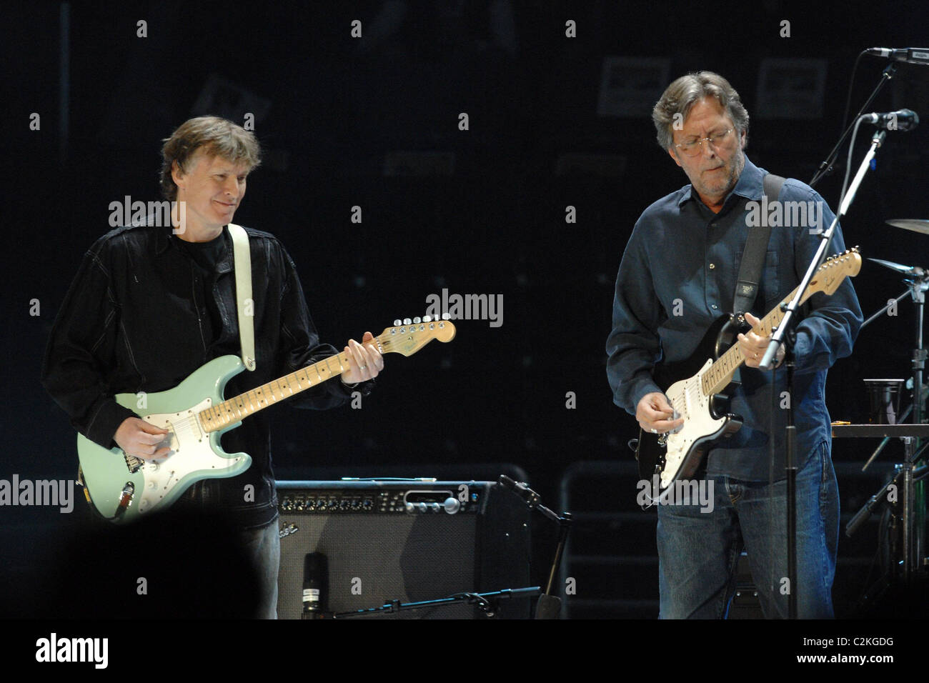 Steve Winwood e Eric Clapton esibirsi in concerto al Madison Square Garden di New York City, Stati Uniti d'America - 25.02.08 Foto Stock