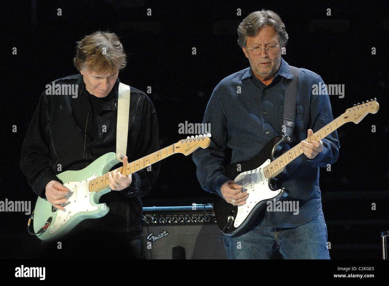 Steve Winwood e Eric Clapton esibirsi in concerto al Madison Square Garden di New York City, Stati Uniti d'America - 25.02.08 Foto Stock