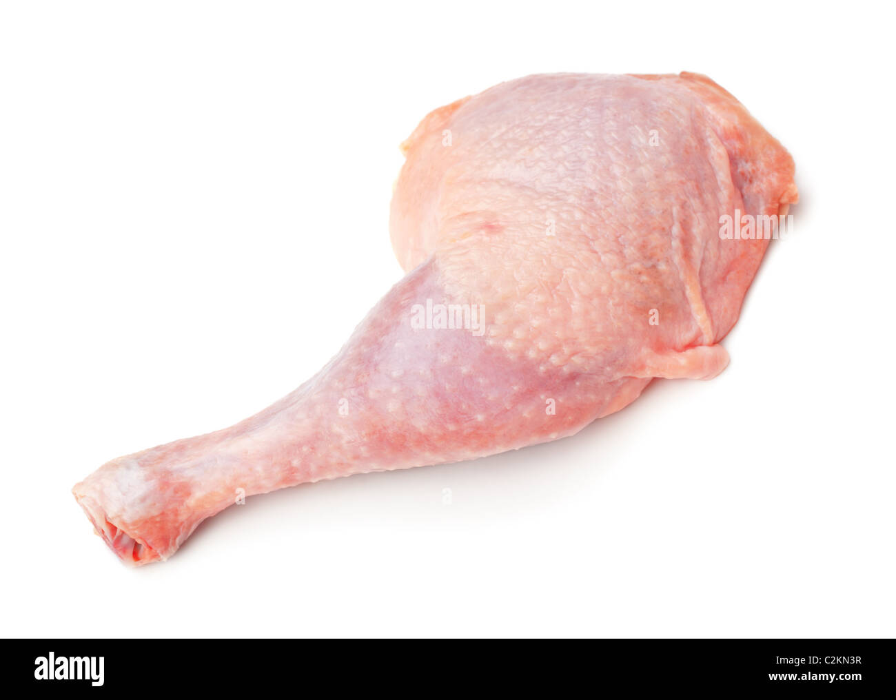 Fresco coscia di pollo isolati su sfondo bianco Foto Stock