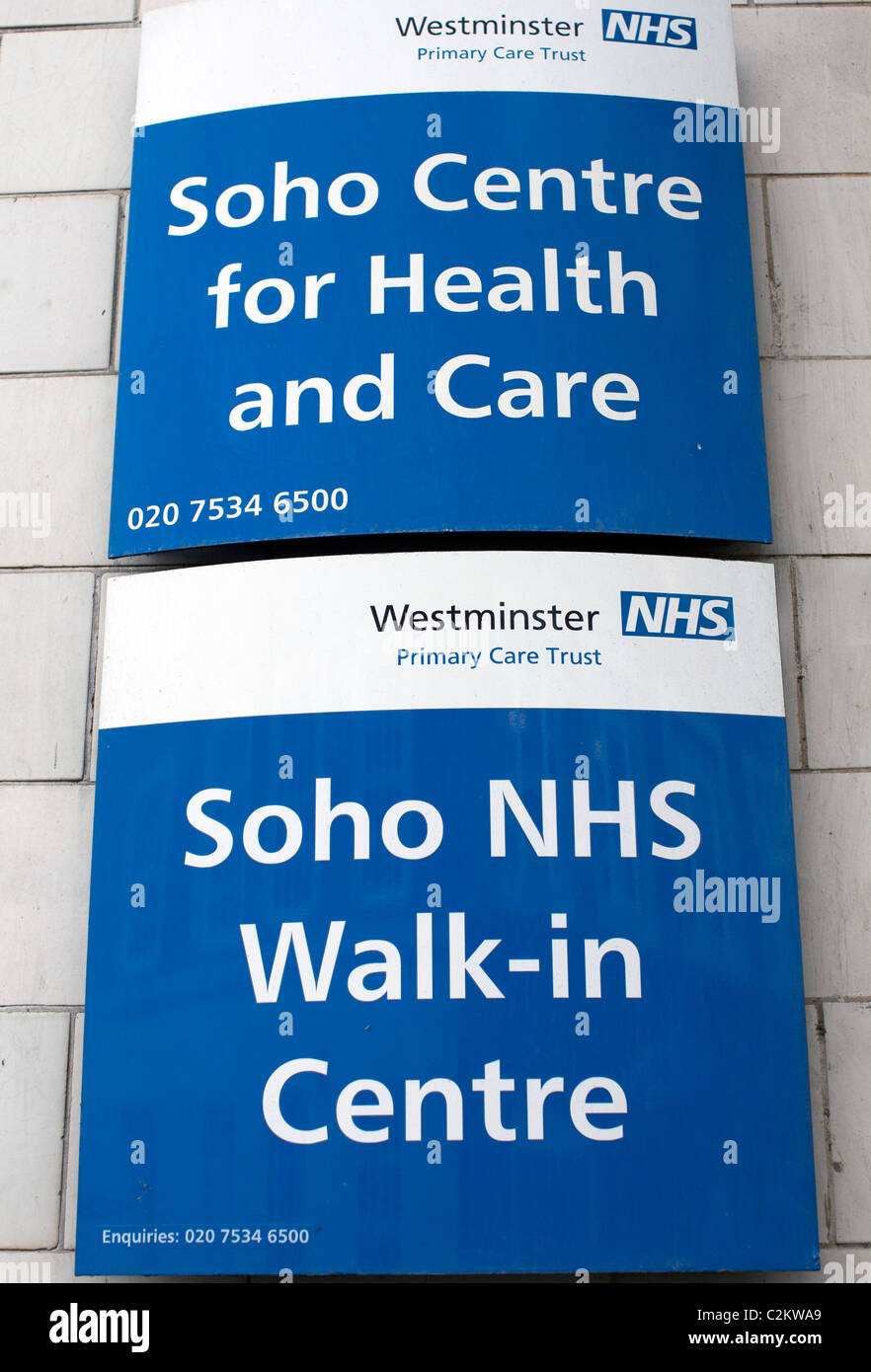 Segno sul NHS Walk-in centro salute, Soho, Londra Foto Stock