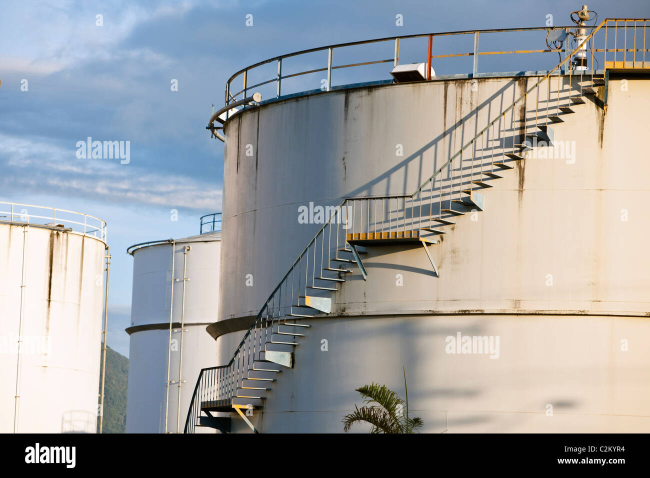 Serbatoi di accumulo di carburante a Portsmith. Cairns, Queensland, Australia Foto Stock