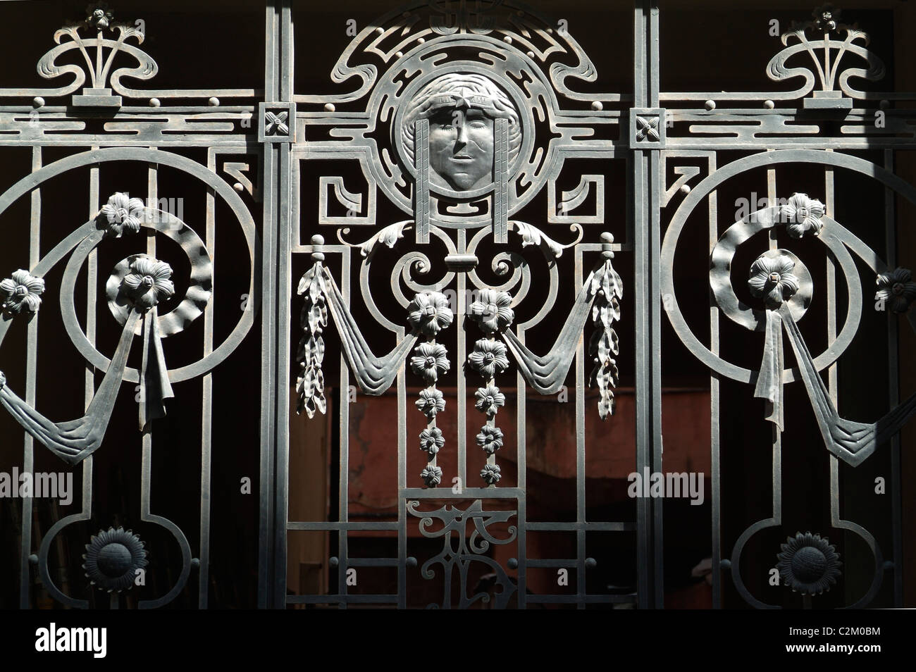 Dettaglio di gate, dimora Liberty, Riga Foto Stock