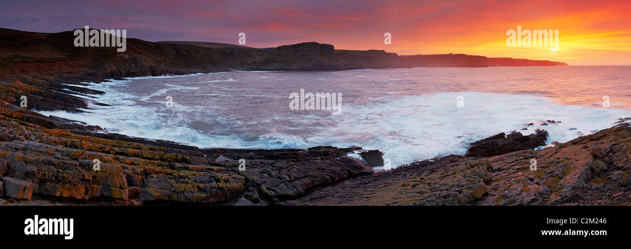 Vista dal punto di lacrime al sorgere del sole, Gower, Galles Foto Stock