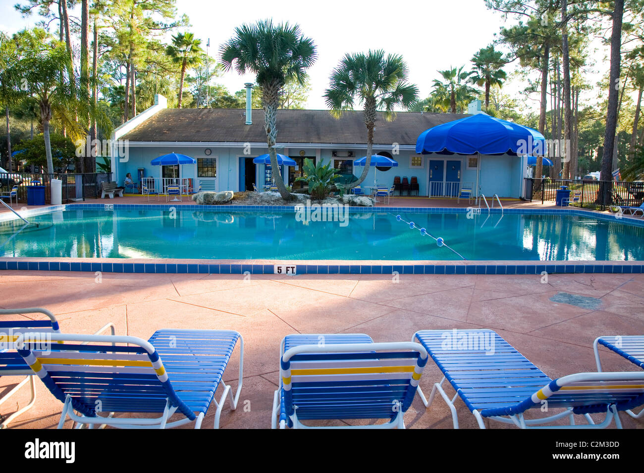 Area piscina all'Encore's Sunshine Holiday Daytona RV Resort, Ormond Beach, FL Foto Stock
