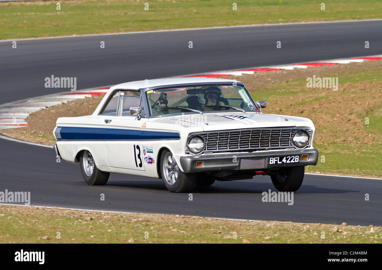 1964 Ford Falcon Sprint durante la CSCC oscillante serie degli anni Sessanta gara a Snetterton, Norfolk, Regno Unito. Foto Stock