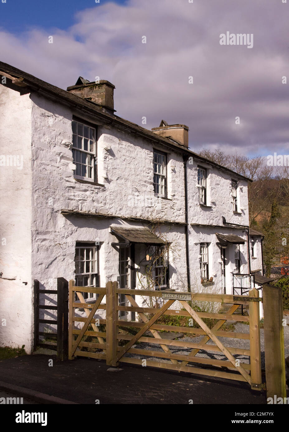 Vecchie casette bianche, Elterwater, Lake District, Cumbria, England, Regno Unito Foto Stock