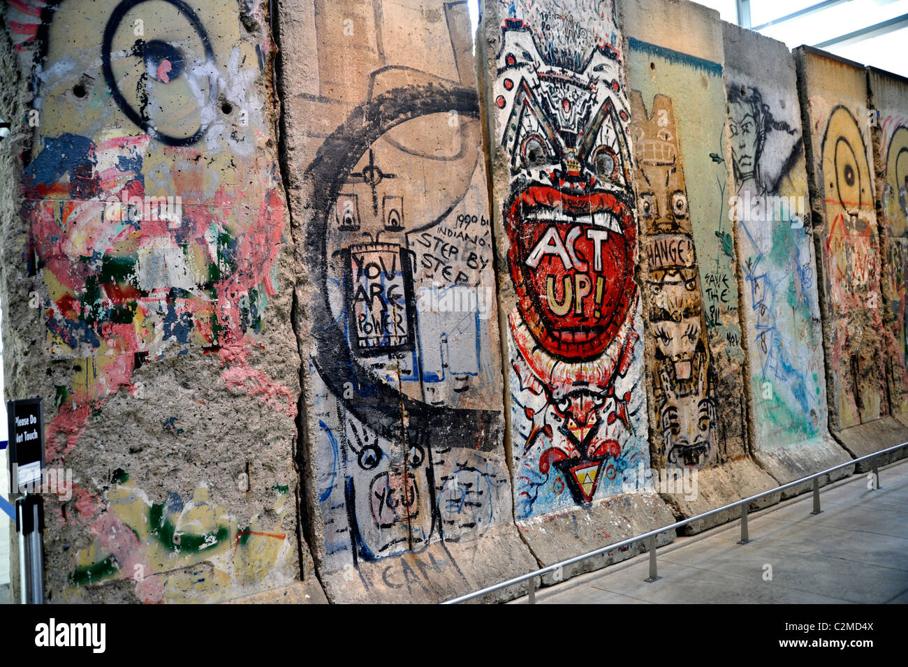 Le sezioni del muro di Berlino, Newseum, News Museum, Washington DC Foto Stock