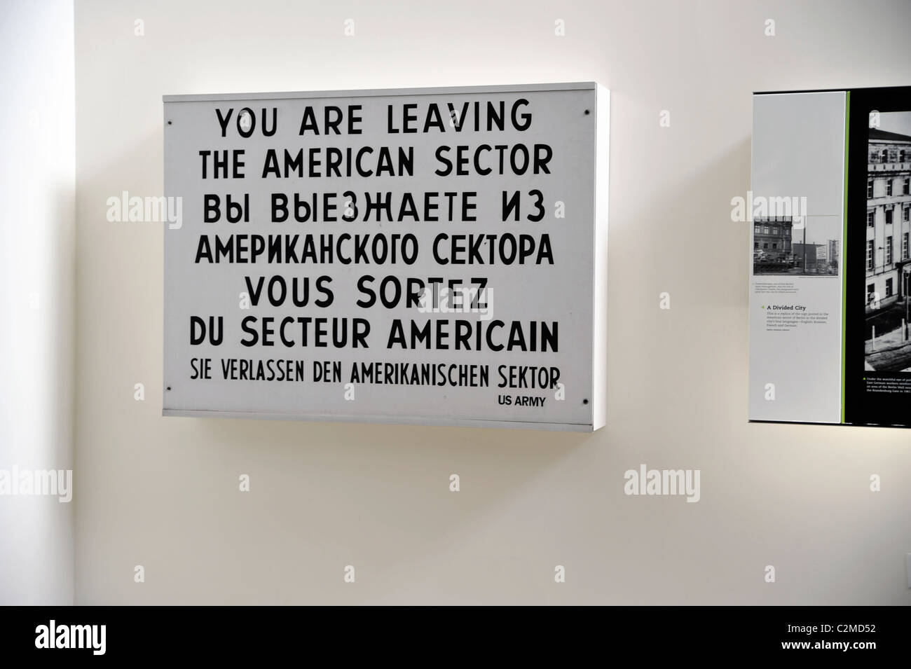 Segno occupato da Berlino, Newseum, News Museum, Washington, DC, Stati Uniti d'America Foto Stock
