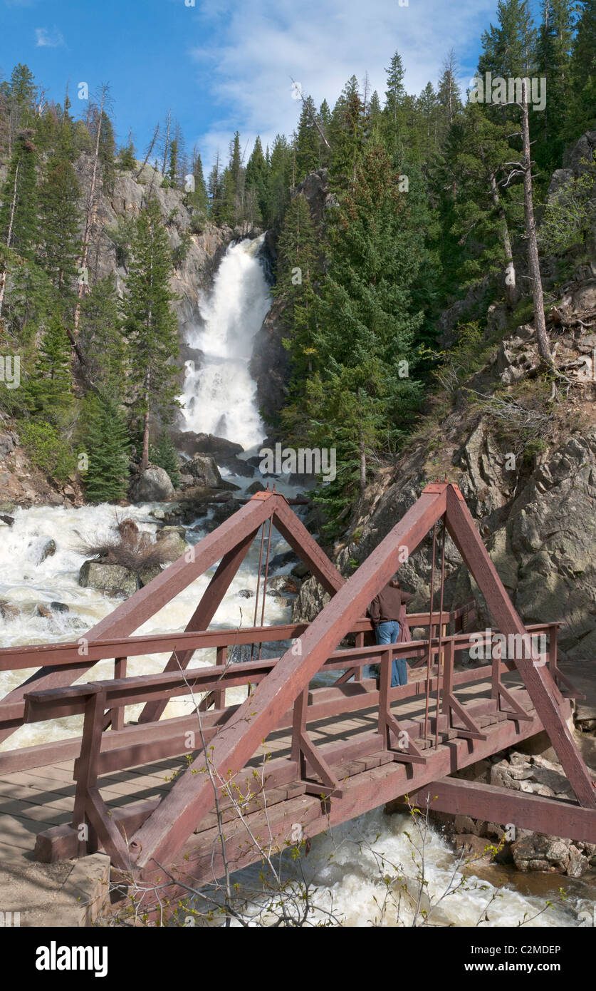 Colorado, Steamboat Springs, pesce Creek Falls, 283-piedi cascata, stagione primavera Foto Stock