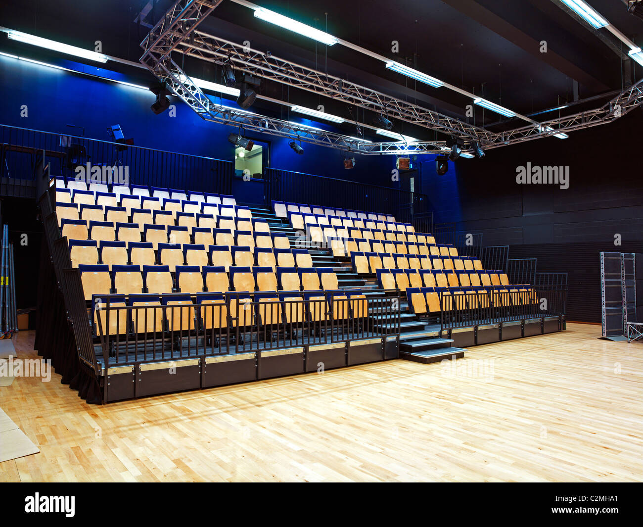 Surrey County Council Cristo del collegio e stagno Scuola di Prato, Guildford. Nuove esigenze speciali di scuola primaria e di scuola secondaria Foto Stock