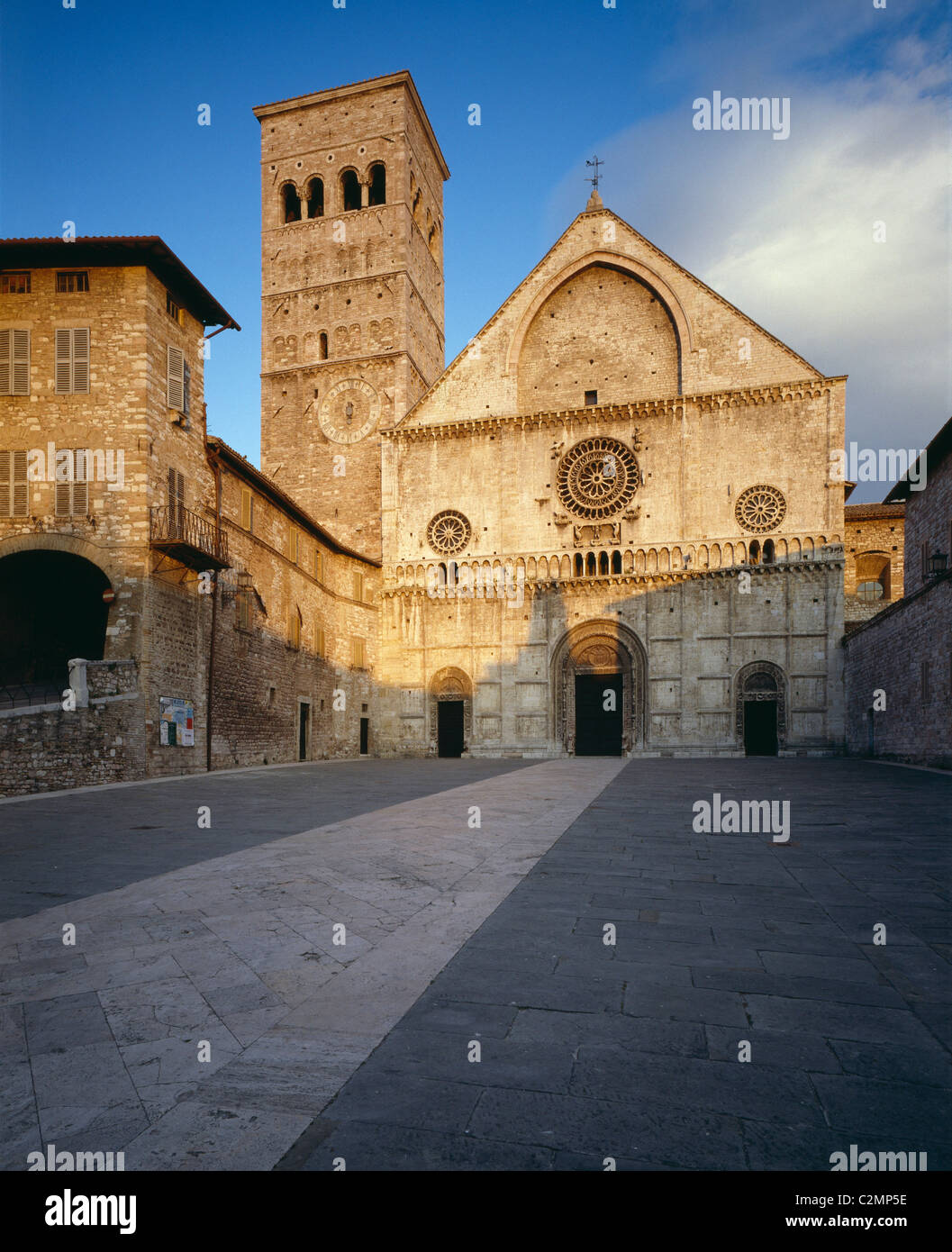 Ad Assisi, Umbria, Italia San Rufino facciata Foto Stock