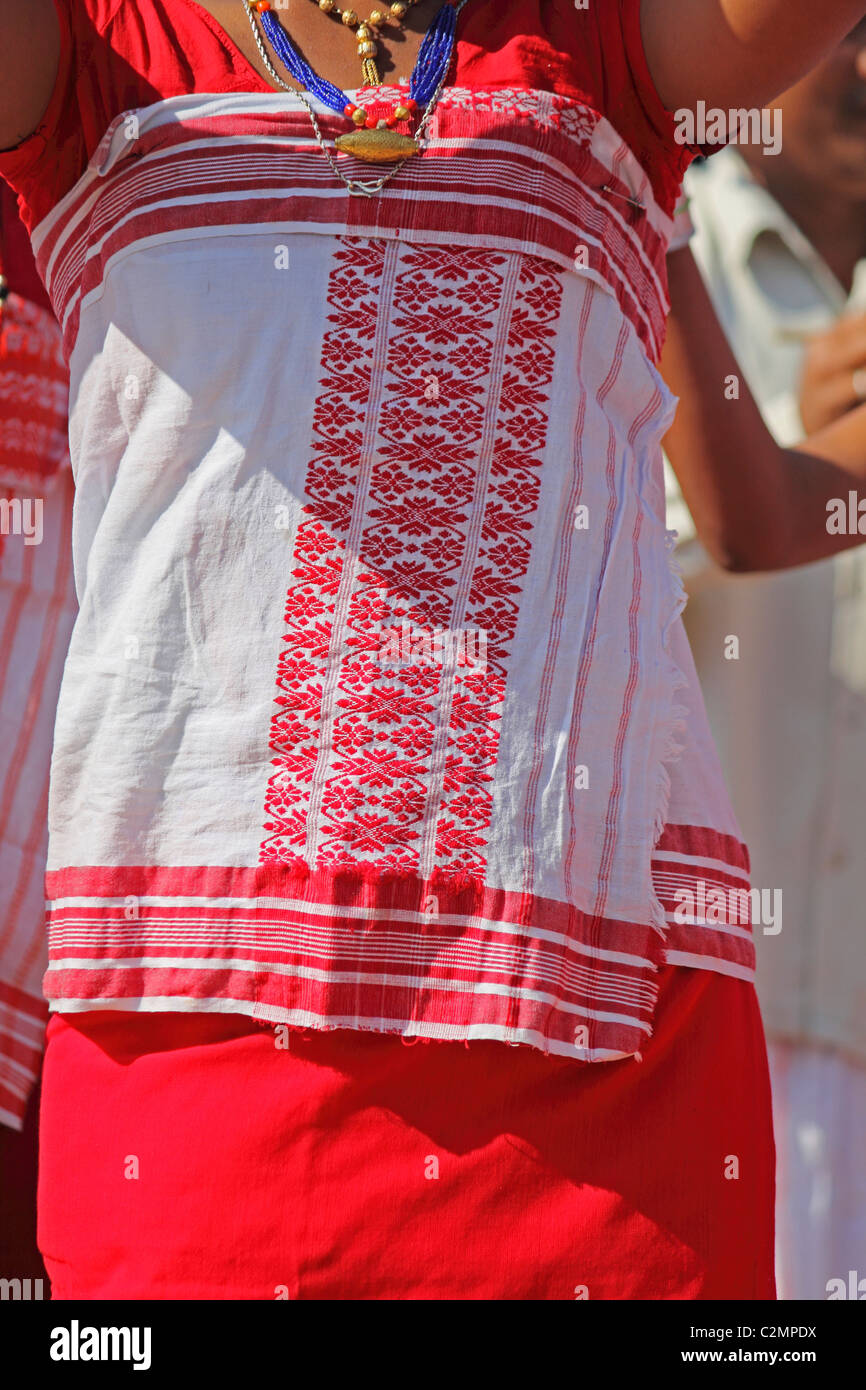 Tribù Deori, donne di eseguire la danza di Namdapha Eco festival culturali, Miao, Arunachal Pradesh, India Foto Stock