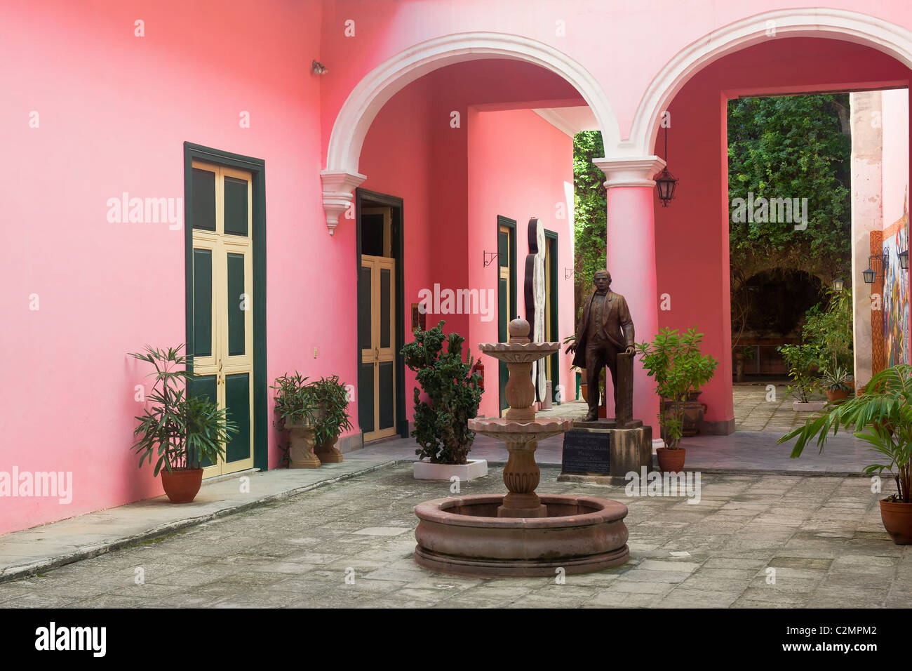Casa de Benito Juarez, case coloniali Havana vecchia città, Cuba Foto Stock