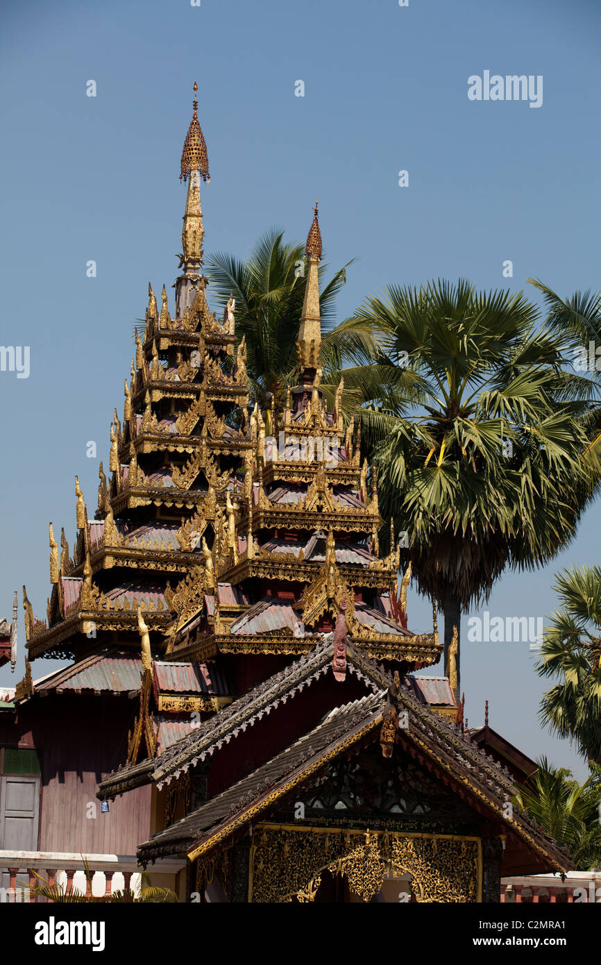 Wat Siri Chum tempio in Lampang, Wihan (stile Burmese) nord tempio thailandese. Lampang, Thailandia Foto Stock