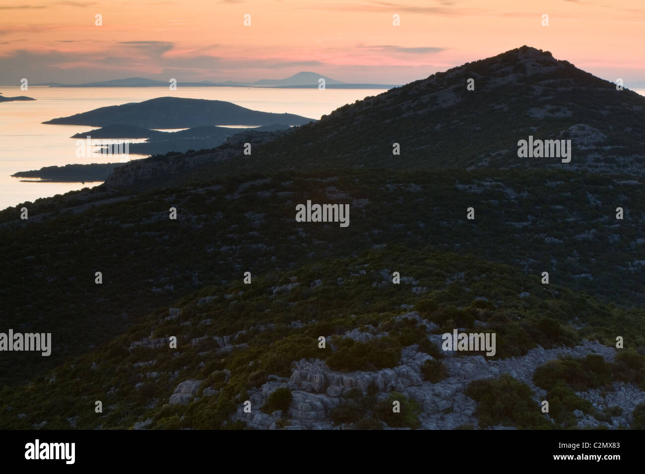 Arcipelago di zara da twillight, isola di Ugljan, Dalmazia, Croazia Foto Stock