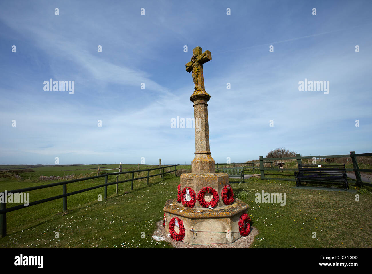 War Memorial, crocifisso, Freshwater West Bay, Pembrokeshire, West Wales, Regno Unito Foto Stock