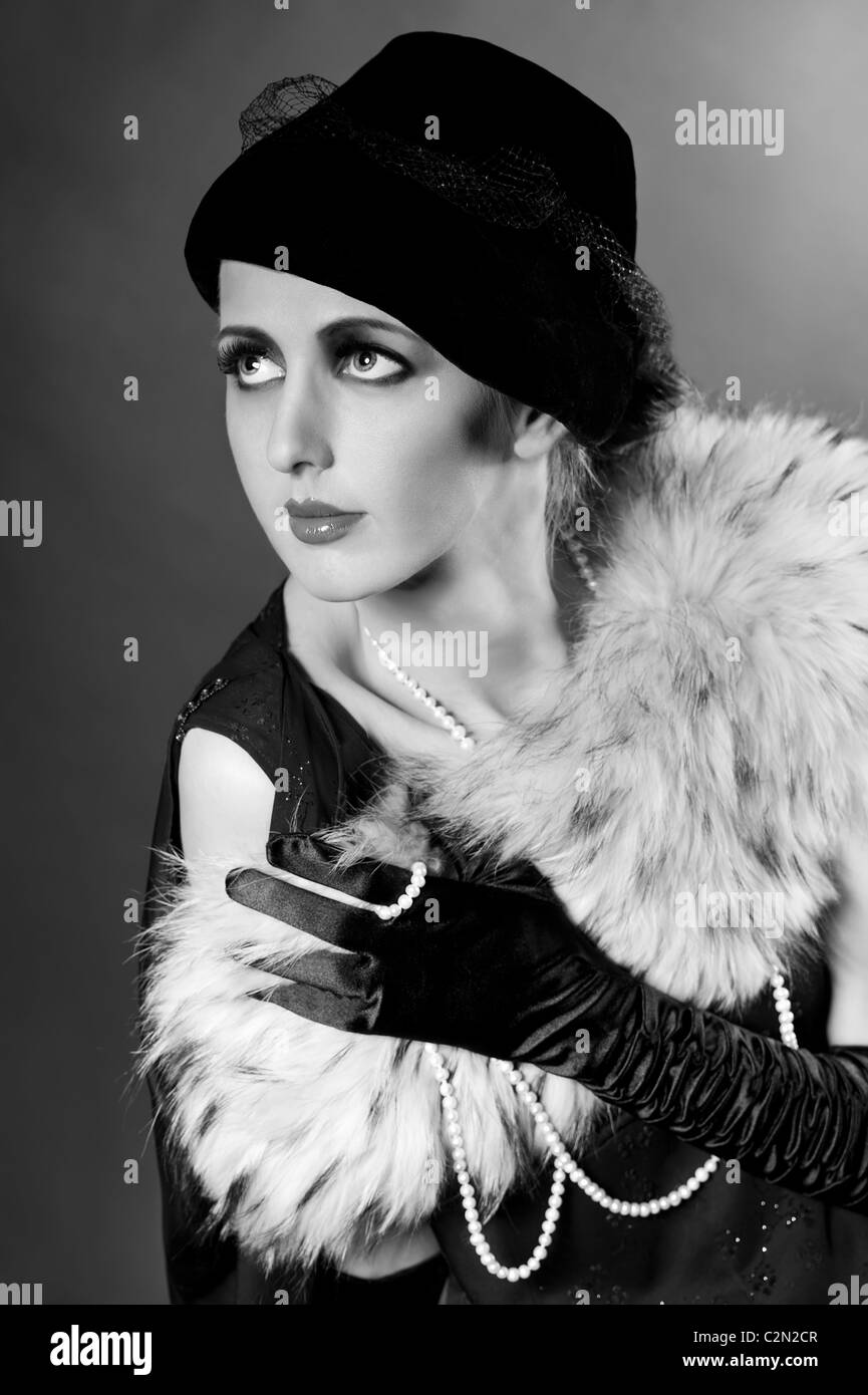 Costume donna anni 20 Charleston Flapper con perline e collo alto