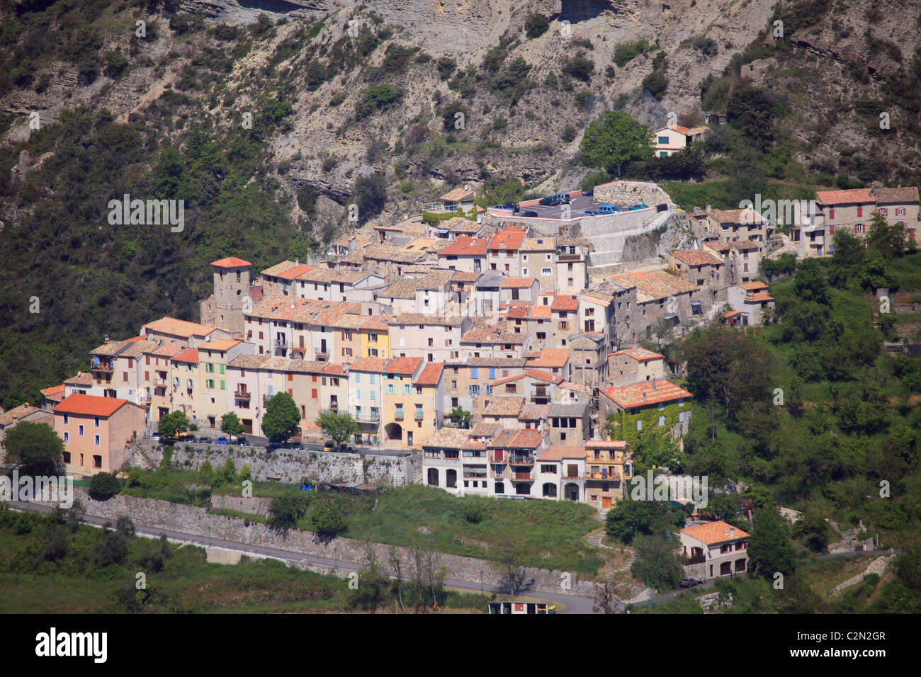 Il pittoresco villaggio rurale nella valle Esteron nelle Alpi Marittime campagna Foto Stock