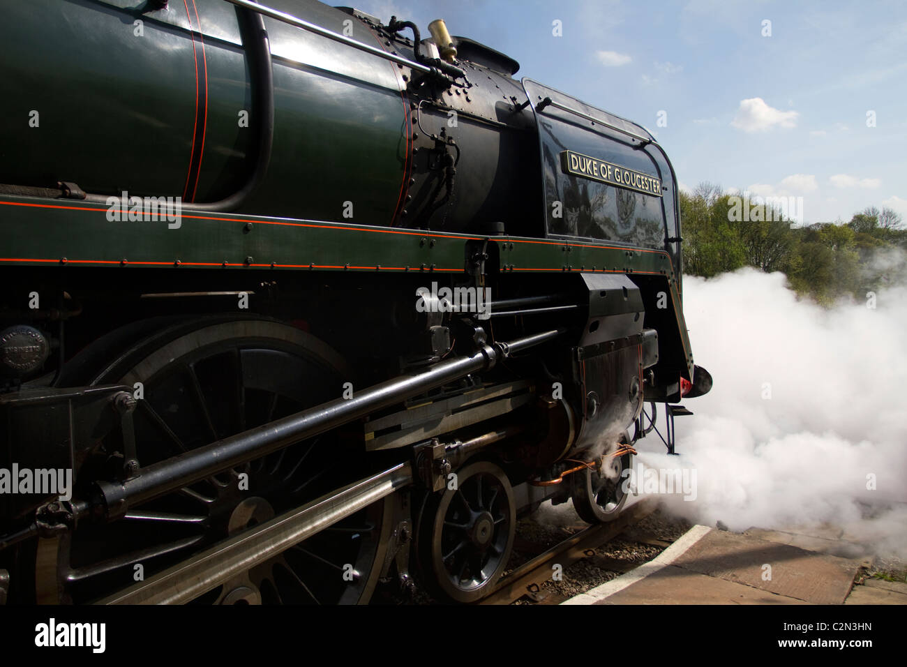 East Midlands Stazione Treno a Vapore 71.000_duca di Gloucester avvicinando Ramsbottom Stazione, Lancashire, Regno Unito Foto Stock