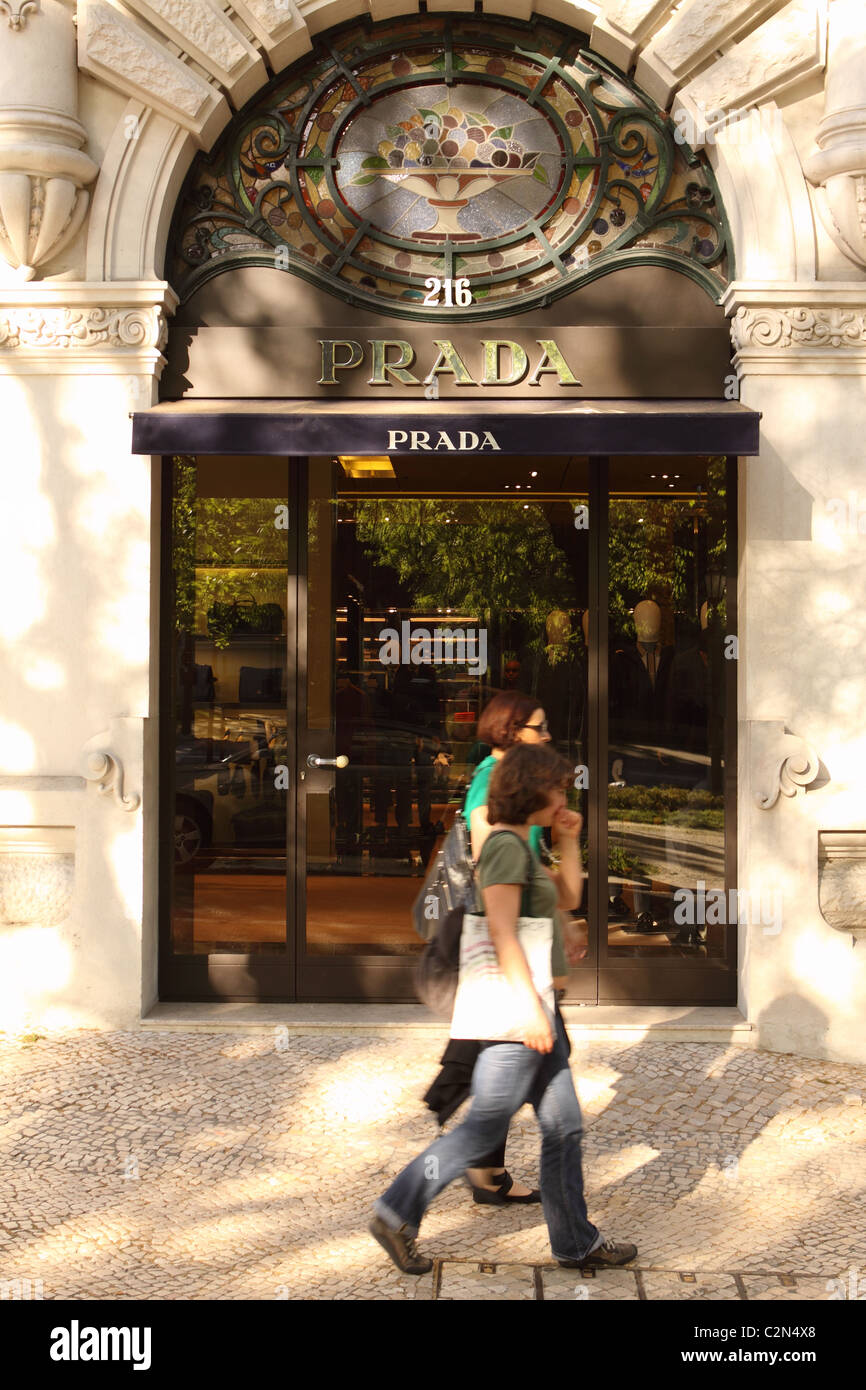Prada store esclusivo negozio sulla Avenida da Liberdade a Lisbona Lisboa  Portogallo Foto stock - Alamy