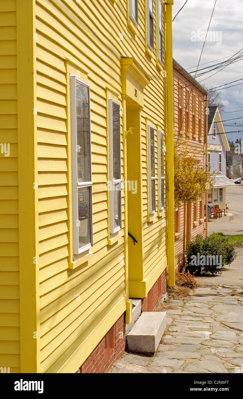 Colorate case coloniali lungo le strette stradine di Portsmouth, New Hampshire. Foto Stock