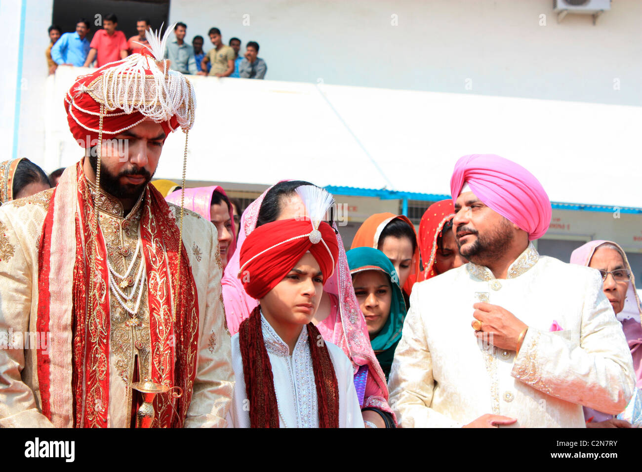 Sposa sposo delle parti di una comunità Punjabi Foto Stock
