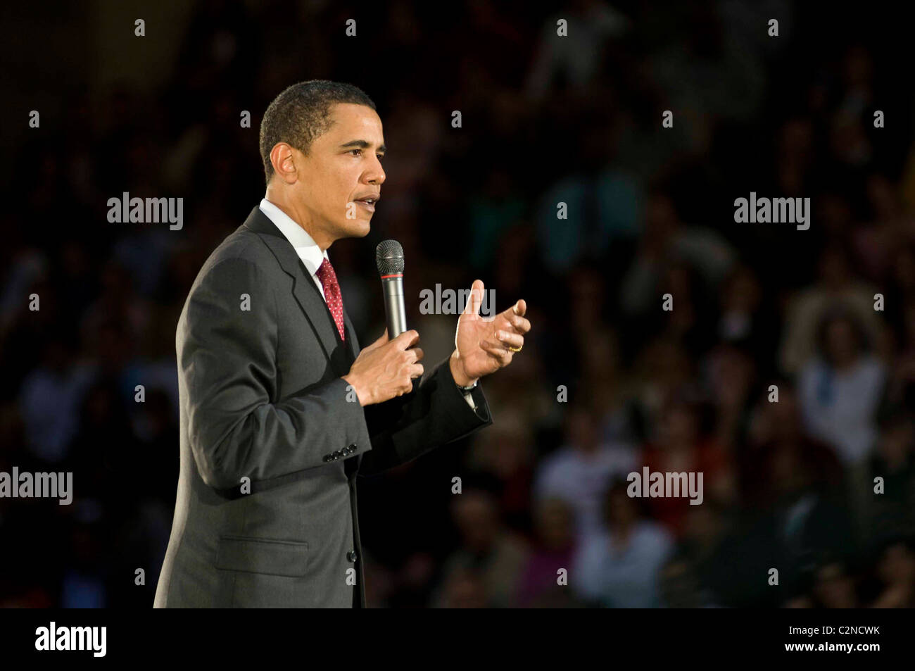 Candidato presidenziale democratico senatore Barack Obama parla durante un rally a Muhlenberg College Allentown, Pennsylvania - Foto Stock