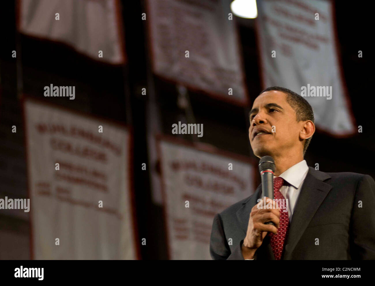 Candidato presidenziale democratico senatore Barack Obama parla durante un rally a Muhlenberg College Allentown, Pennsylvania - Foto Stock