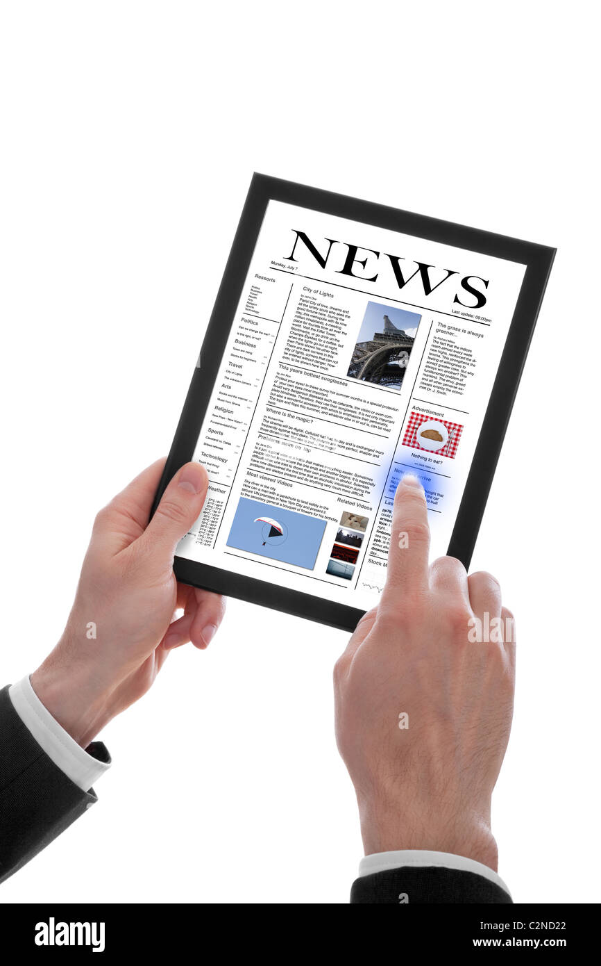 Un maschio di mano che tiene un touchpad pc mostra un giornale, isolato su bianco Foto Stock