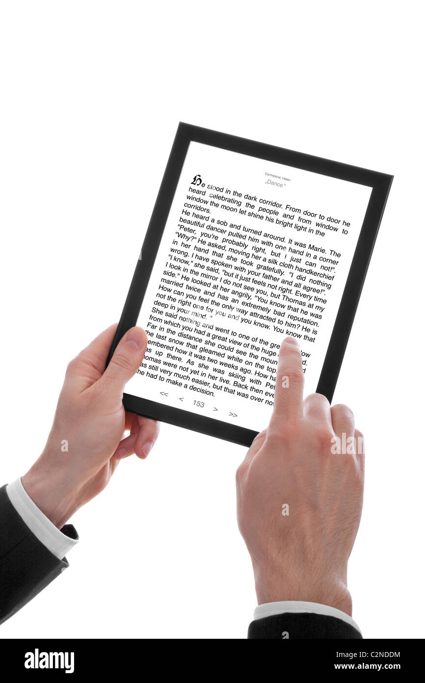 Un maschio di mano che tiene un touchpad pc mostra un E-Book, isolato su bianco Foto Stock