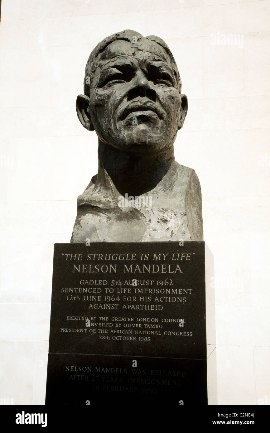 Nelson Mandela statua South Bank di Londra, Inghilterra Foto Stock