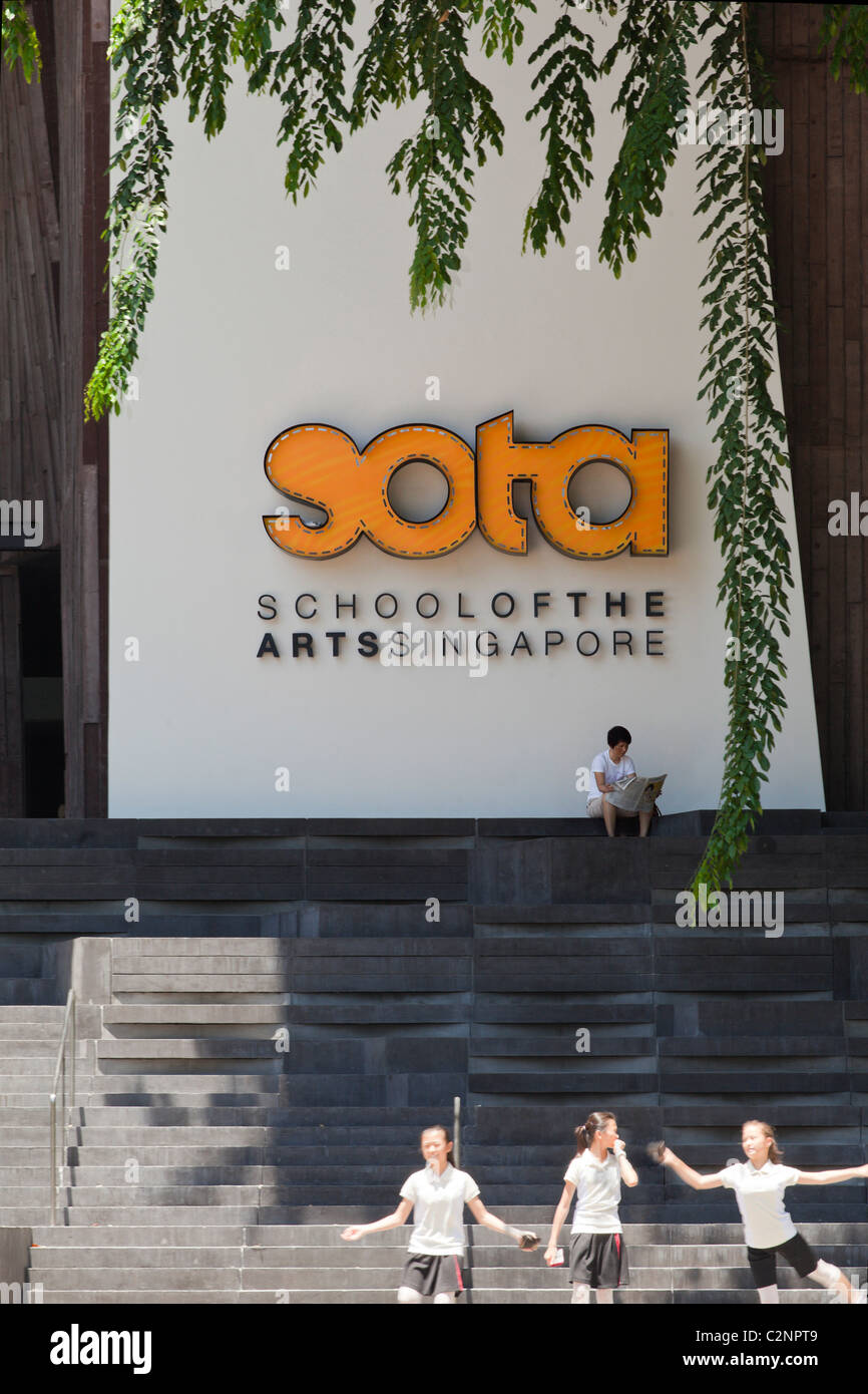 La scuola delle arti di Singapore (SOTA) da WOHA, Singapore. Scuola di arti per i bambini e i giovani adulti. Foto Stock